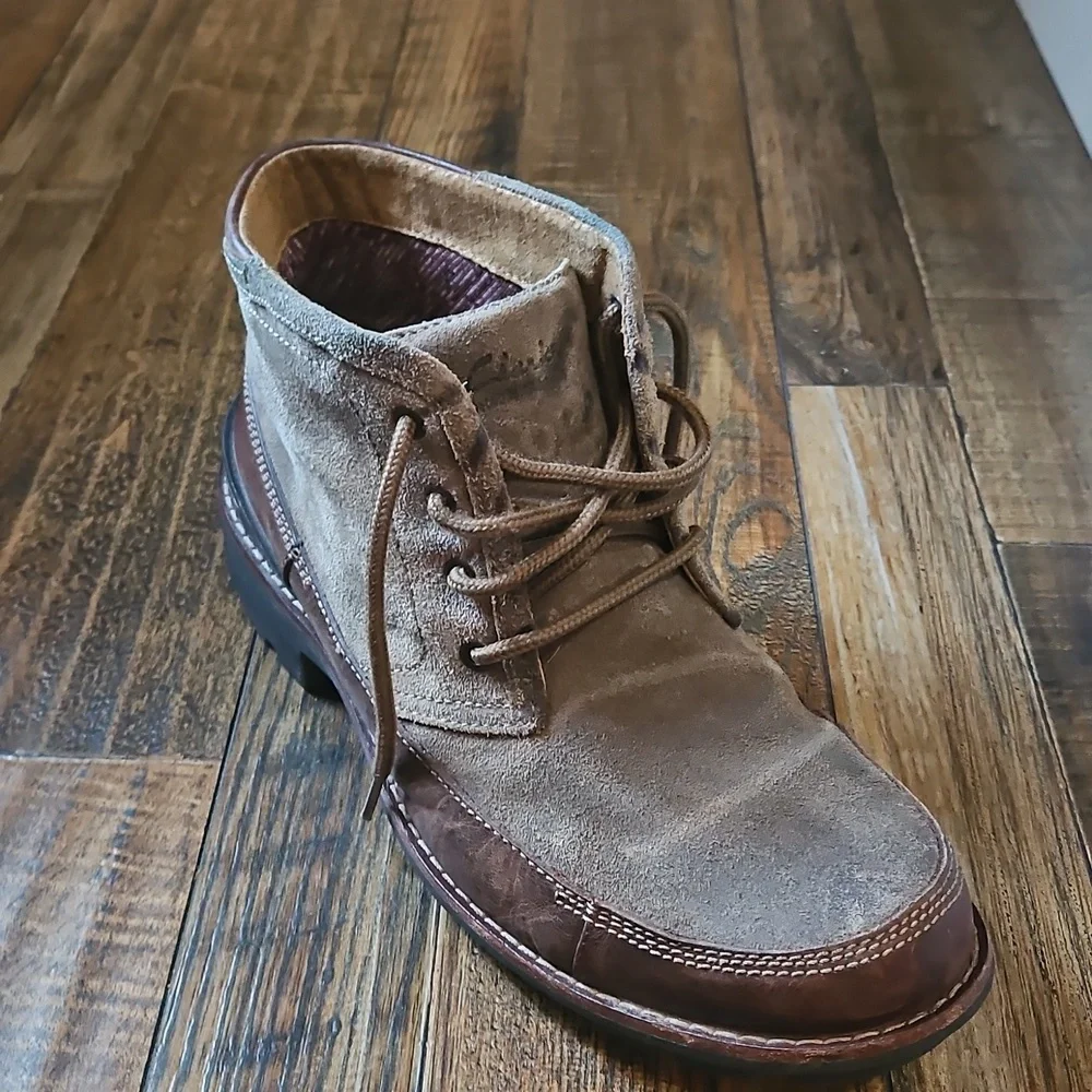 Clarks‎ Men's Stylish Brown Suede Ankle Boots.